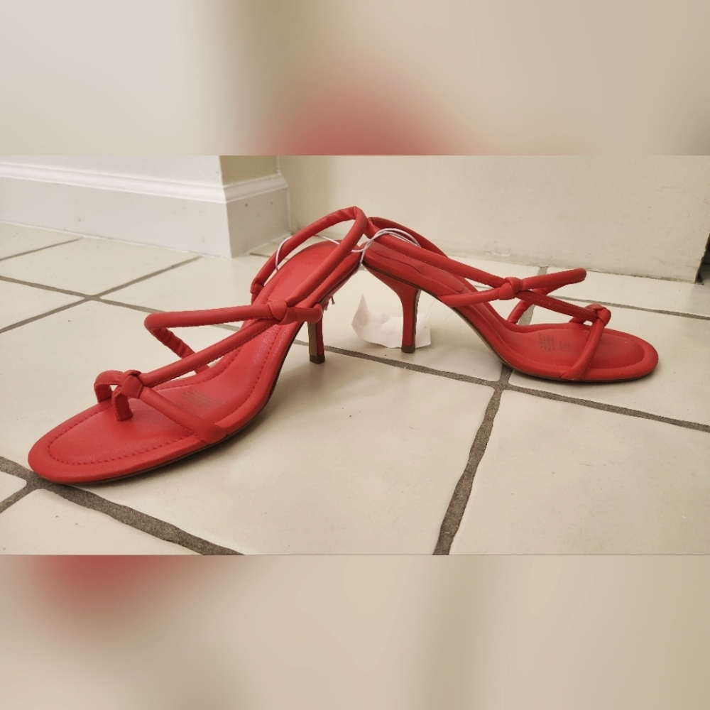Kitten heels sandals